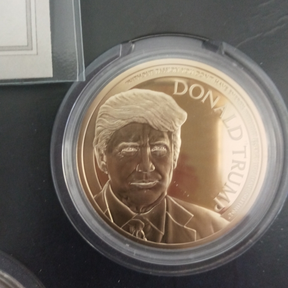 Coin Set (2) Certificate Speeches of Donald Trump Coin Book President US America - Picture 2 of 13
